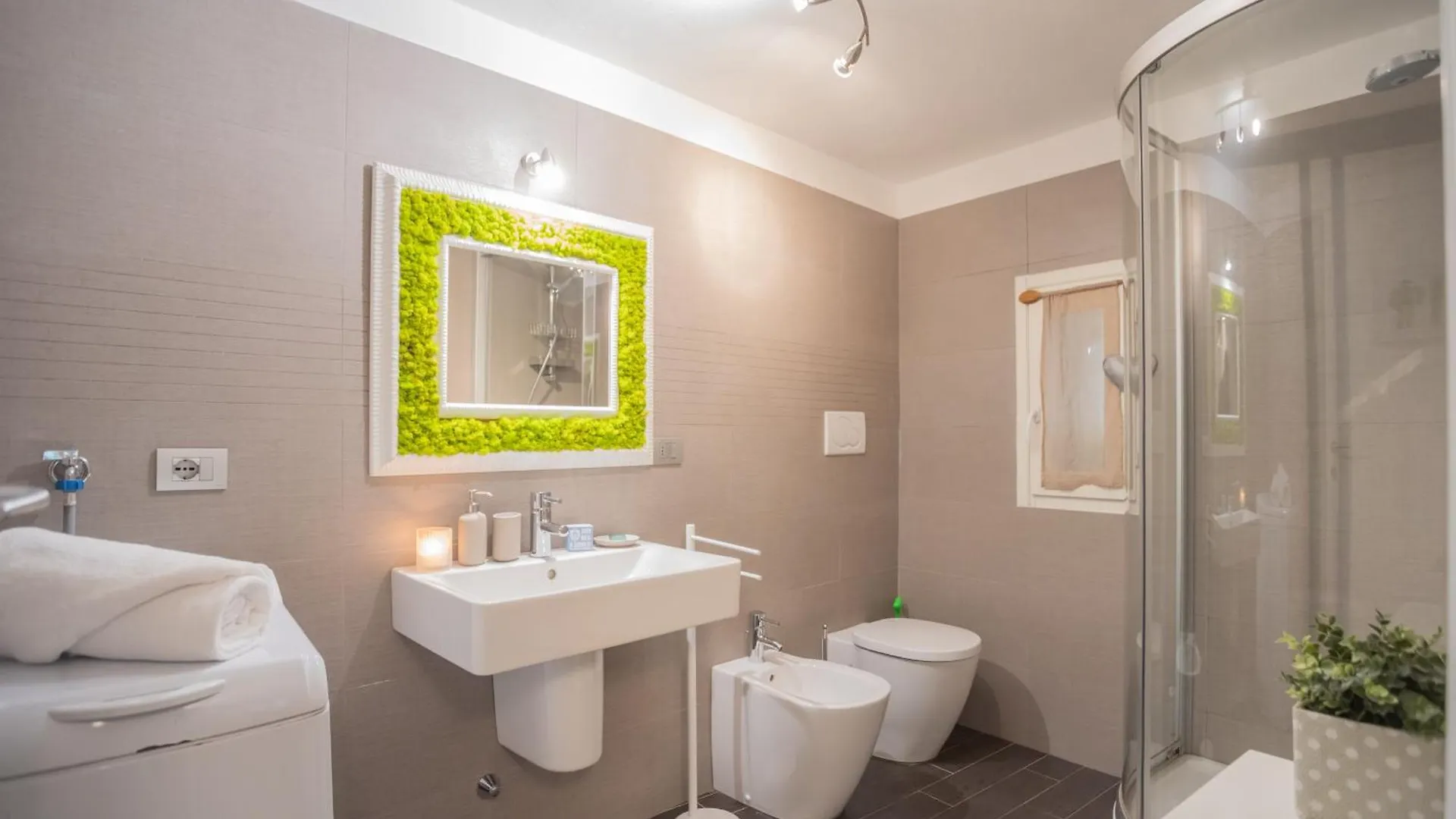The Green Nest By Lake Como By Rent All Como Blevio 0*,  Włochy